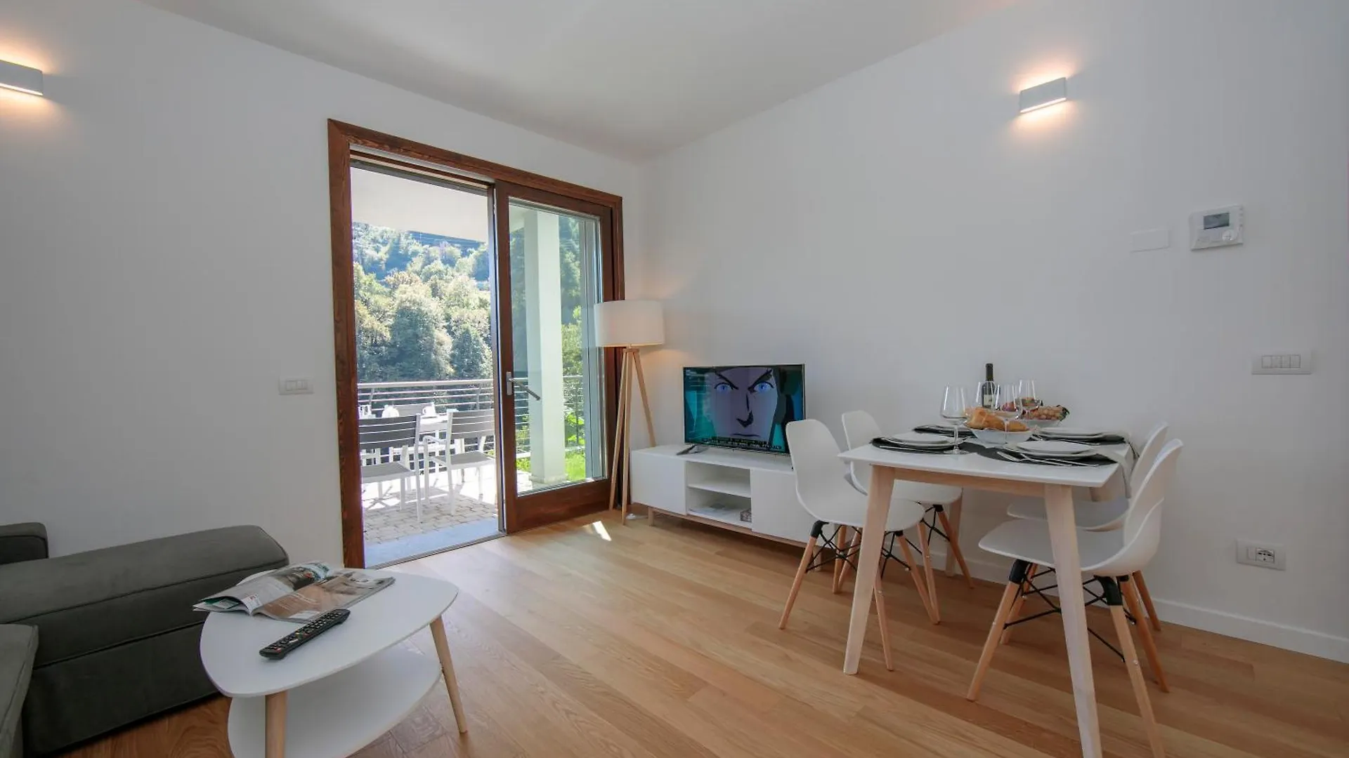 Argegno Home イタリア
